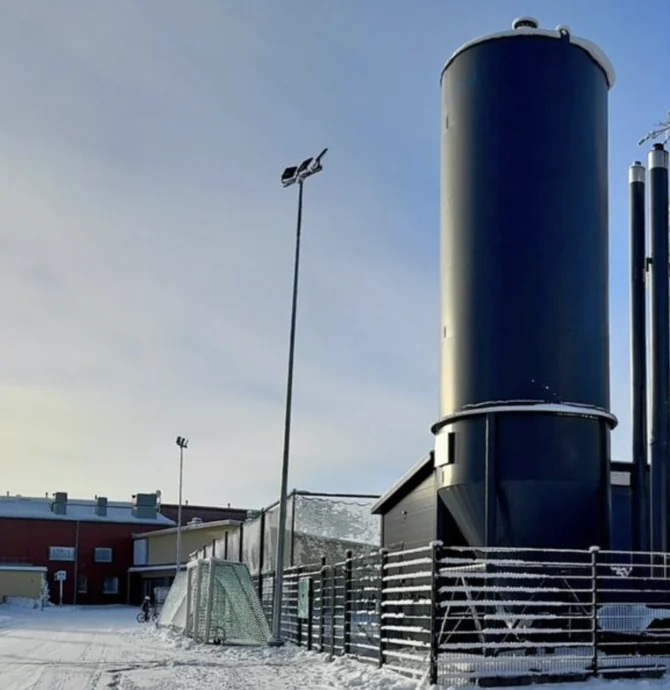 Heating plant and storage silo in winter